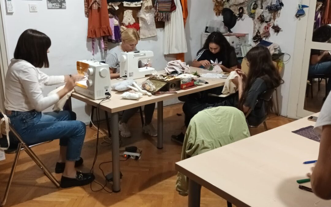 U Dominama započeo novi ciklus radionica šivanja i vezenja